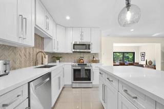 Relax in Luxury - 3 Bed, 2 Bath Oasis with Pool - Fort Lauderdale - 7