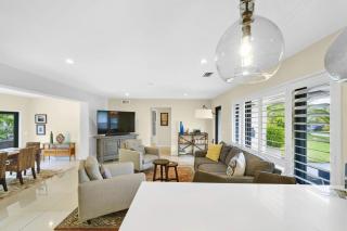 Relax in Luxury - 3 Bed, 2 Bath Oasis with Pool - Fort Lauderdale - 2