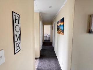 Spacious 3 BR near skyline-5 min walk - Rotorua - 3