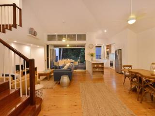 Beach Villa - a Short Walk to Town & Beach - Port Douglas - 7
