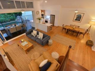 Beach Villa - a Short Walk to Town & Beach - Port Douglas - 1