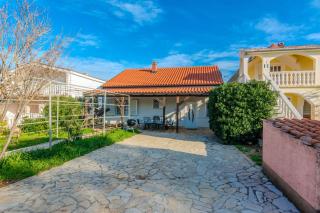 Holiday house with a parking space Vir - 22396 - Vir - 0