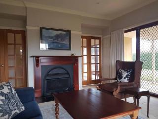 Topsys Corner - large rural house near Orange - - 9