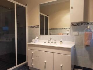 Topsys Corner - large rural house near Orange - - 4