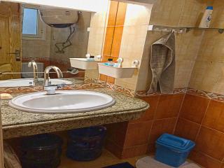 Men Only - Private Room WiFi 5G AC Balcony in Heliopolis Shared Bathroom - Cairo - 4