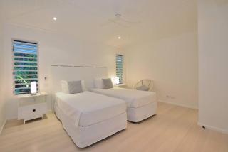 Anjea - Luxury 5 Bedroom Home by the Beach - Port Douglas - 3