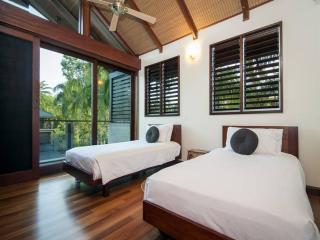 32 Beachfront Mirage - 4 Bedroom Luxury House - Port Douglas - 4
