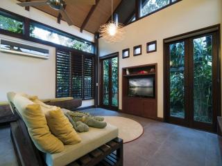 32 Beachfront Mirage - 4 Bedroom Luxury House - Port Douglas - 2
