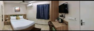 Tirtha Hotel - Varanasi - 9