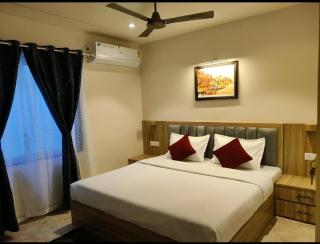 Tirtha Hotel - Varanasi - 6