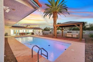 Tropicana Desert Villa 5 Bdr 6 Bds 10ft Deep Pool & Spa - 0