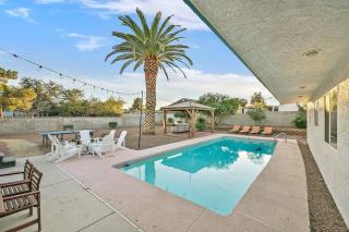 Tropicana Desert Villa 5 Bdr 6 Bds 10ft Deep Pool & Spa - 8