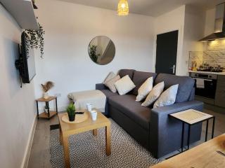 SuperValue Suite 3 - Fast WiFi, Hotel Linen, Keyless Entry, City only 10 Mins - BY PROPERTY PROMISE - Cardiff - 0