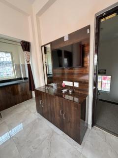 Garden Guest House 250m from VFS Global & Rene Tower , acropolis mall - 1