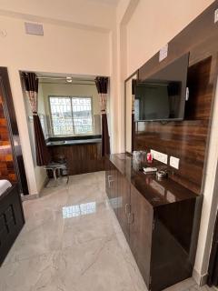 Garden Guest House 250m from VFS Global & Rene Tower , acropolis mall - 2