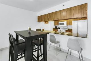 1 BR Suite in Brickell 25th Floor with Balcony and Parking - Miami - 1