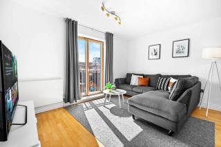 City Centre - Two Bedroom Apartment - Juliet Balcony - Secure Parking - WIFI - Smart TV - Top Rated -33S - Birmingham - 1