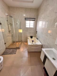 Honeycomb Shortlets - 6