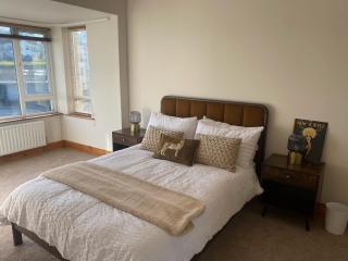 Harbour Views 3 Bed Townhouse with private off street parking and office - 8