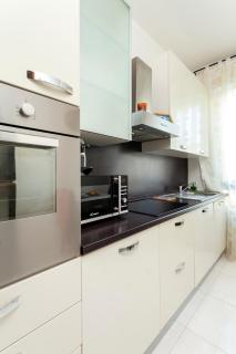 TWO SPACIOUS BEDROOMS 1 MINUTE TO METRO STOP - Milan - 8