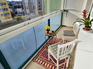 Family apt for 6, 10mins to Centre, Free parking, Quiet location, New Furniture, Balcony - Prague - 1