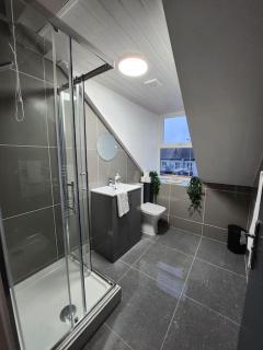 SuperValue Suite 7 - Fast WiFi, Hotel Linen, Keyless Entry, City only 10 Mins - BY PROPERTY PROMISE - Cardiff - 5