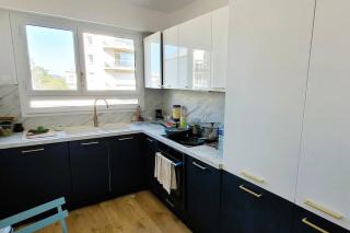 Riverside Retreat with balcony & parking - 7