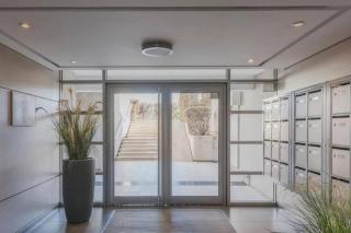 Riverside Retreat with balcony & parking - 3