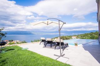 Apartment with a private pool, enchanting view, beach - by Traveler tourist agency ID 2122 - Vrbnik - 5