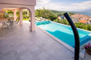 Apartment with a private pool, enchanting view, beach - by Traveler tourist agency ID 2122 - Vrbnik - 3