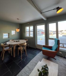 Charming waterfront cabin in Ballstad, Lofoten - 2
