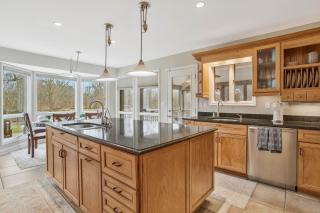 Gorgeous Creek Side Ranch-Style Estate With Dock - Grasonville - 3