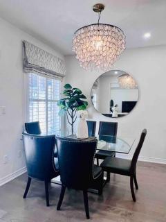 Luxury Oakville Home, Hot Tub, Fireplace, New Home - Oakville - 2