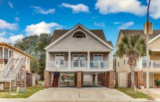 Stunning and Spacious 3 Bedroom House with Fireplace! Steps From the Ocean- Memory at the Sea! - Myrtle Beach - 0