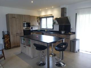 3 bedrooms new house with heated swimming pool - 2