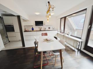 TiCasa Chic - Zentral - Balkon - Parkplatz - SmartTV - Unique - Kernen - 3