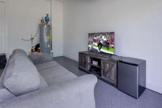 Luxury four-story Home with Rooftop views, 10min to Downtown! Sleeps 12! - 7
