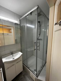 Lovely 2-bedroom apartment with balcony (near center) - 2