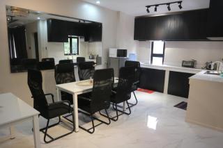 Stunning Modern Apartment ,Spacious & Beautiful - - 7