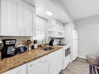 Searenity Stand Alone 2 bed 1 bath Beach Cottage - Bradenton Beach - 7