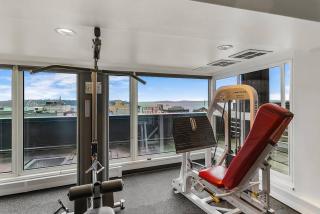 NewMark Tower’s Water Wheel Condo with Sea Views - Seattle - 9