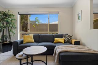 Spacious 4-Bed Family Home with Private Pool & BBQ - Coolum Beach - 4