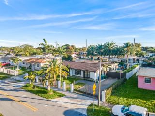 Oasis with Pool Spa Games 5BR L21 - Miami Gardens - 1