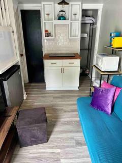 Pop-Of-Color - Loft - Downtown Raleigh - Near NCSU - Raleigh - 2