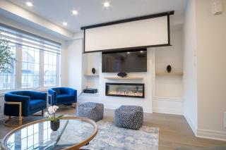 Modern 4-Bed Townhome with Cinema & Roof Terrace - Oakville - 0