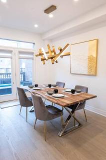 Modern 4-Bed Townhome with Cinema & Roof Terrace - Oakville - 6