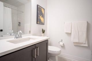 Modern 4-Bed Townhome with Cinema & Roof Terrace - Oakville - 1