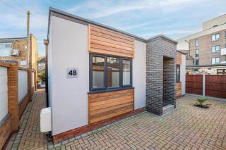 Stylish 2 Bed Bungalow in East Ham, Close to Excel - Londra - 0