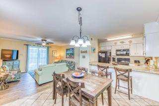 Comfy Condo ~ Steps away from the beach! - Gulf Shores - 7