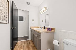 1BR Pet-Friendly Apartment with King Bed - 7